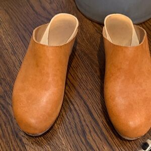 BRYR leather Clogs